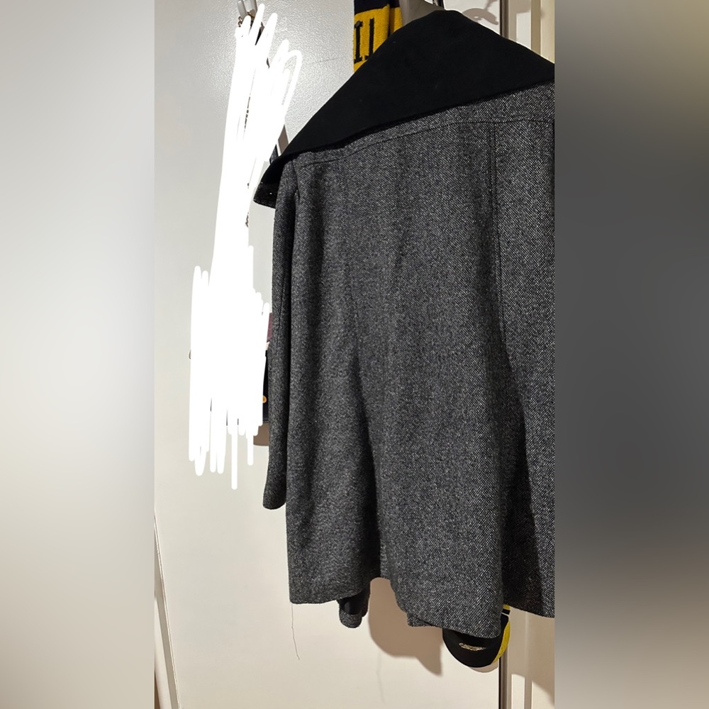 Sara - Grey and white coat size 16 - Picture 3 of 3